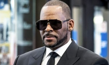 R. Kelly yareze leta kumwiba amakuru