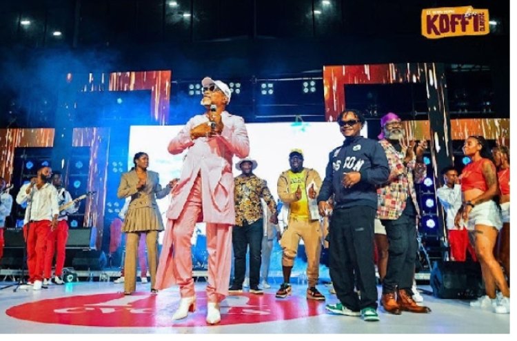 Koffi Olomide yashimiye abafana bo muri Kenya bongeye kumugira umugabo unezerewe