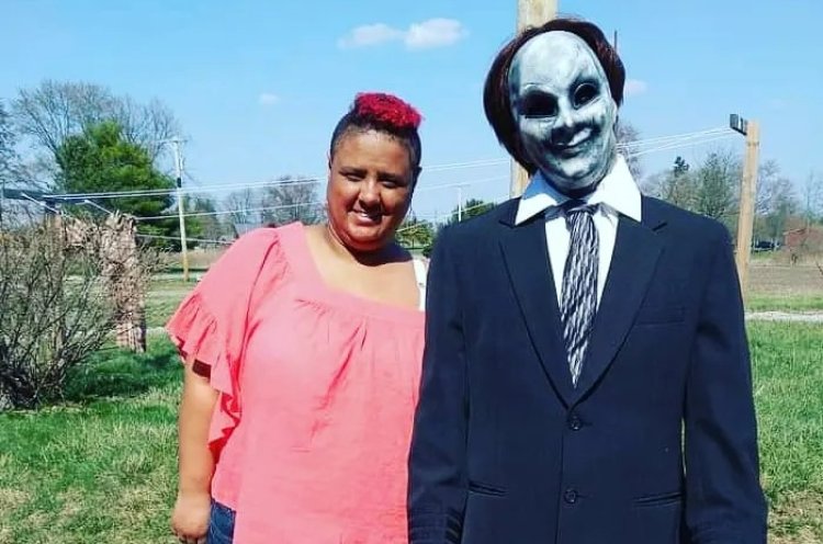 Umukobwa w'imyaka 24 yarushinze n'igipupe