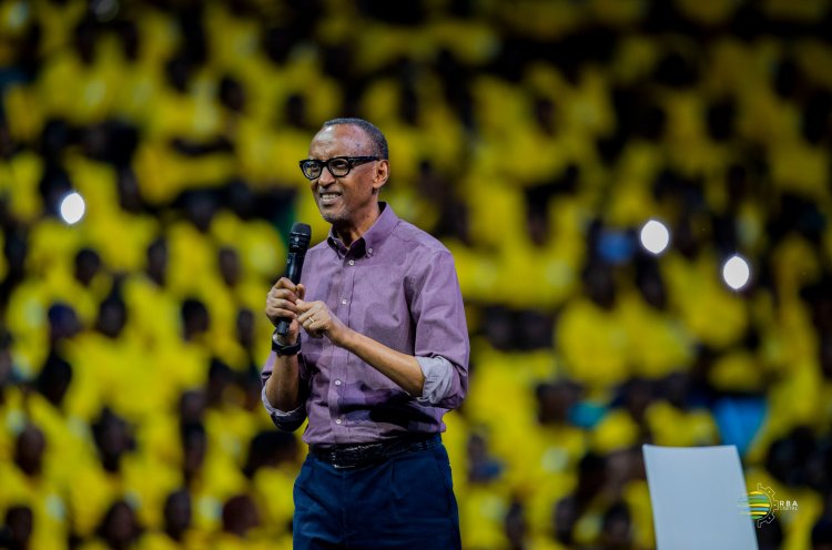 Perezida Kagame yatunze intoki abagoreka Ikinyarwanda