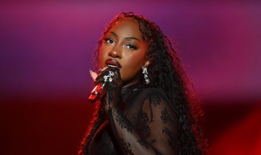 Tems yifatiye abagabo ku gakanu