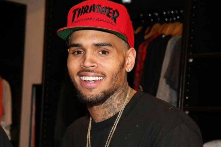 Chris Brown yahuye n’urava gusenya mu gitaramo yaraye akoze