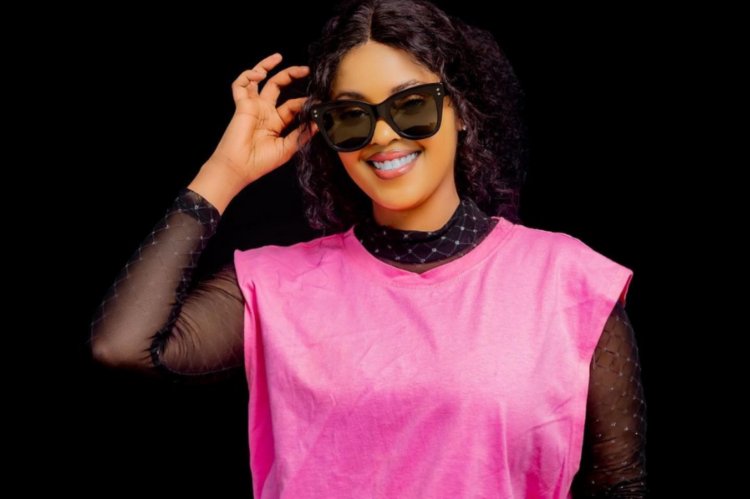 Ni iki cyatumaga Marina atagaragara mu muziki?