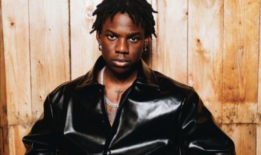 Rema yasabye abantu guhagarika kumuharabika