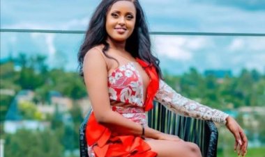 Aisha yamanitse agati yicaye kukamanura byamusabye guhaguruka