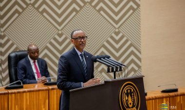 Perezida  Kagame yongeye gukebura aboyobozi bahora mu nama