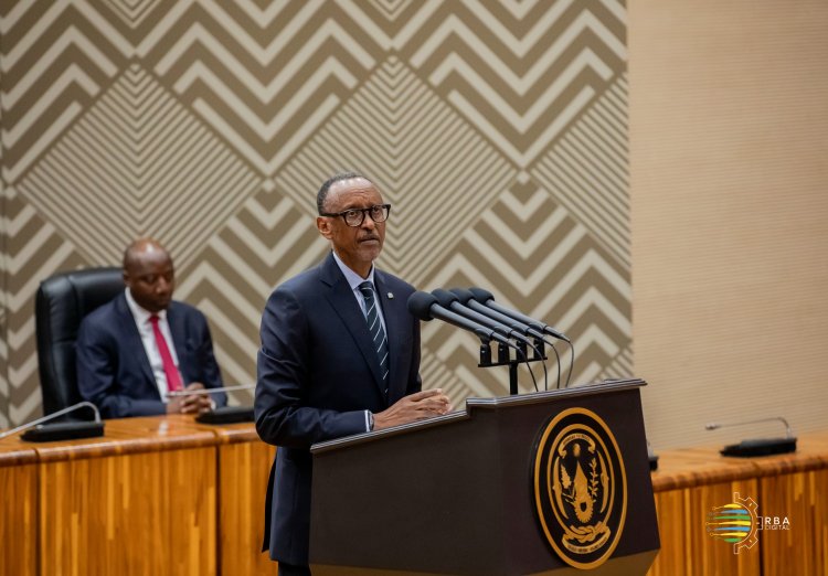 Perezida  Kagame yongeye gukebura aboyobozi bahora mu nama