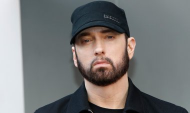 Eminem yongeye gutuma benshi bibaza ku mubano we na nyina