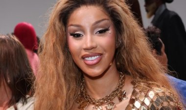 Cardi B yishongoye ku bafana bamukoze mu bwonko