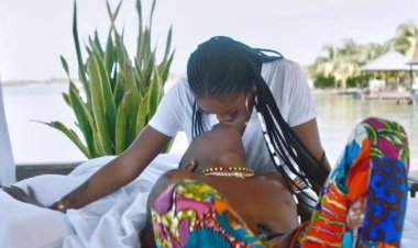 Tiwa Savage yavuze ubutwari bwa Wizkid mu gitanda