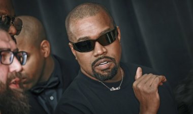 Kanye West intambara zikomeje kumubana nyinshi mu mutwe