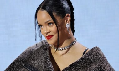 Rihanna yateguje abakunzi be umuzingo mushya