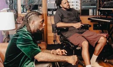 Burna Boy na J Cole benyegeje amakuru avuga ko bageze kure indirimbo ebyiri