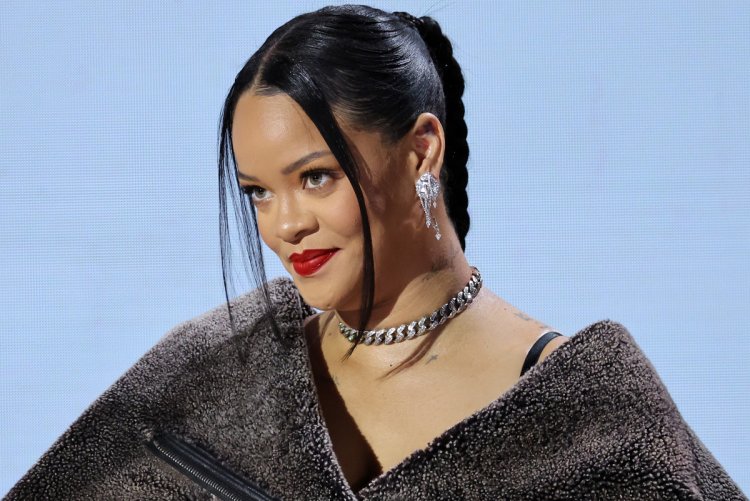 Rihanna yateye utwatsi amashusho aherutse gushyira abafana be mu rujijo