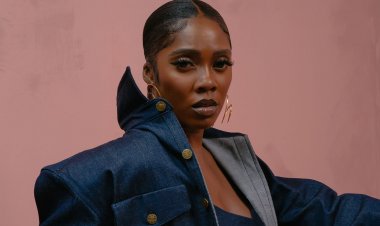 Tiwa Savage yasobanuye impamvu atasinyisha undi muhanzi
