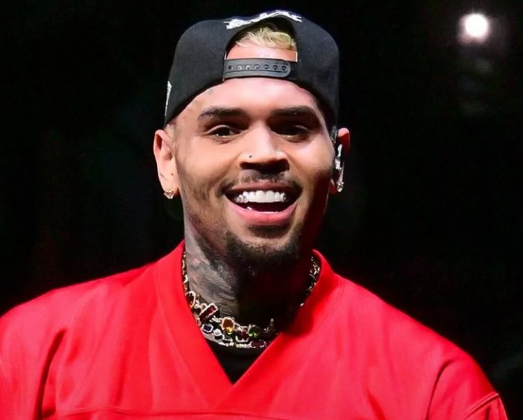 Chris Brown agiye gukora ibitaramo byo kwizihiza imyaka 20 amaze mu muziki