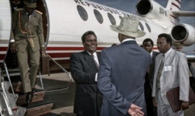 Perezida Habyarimana yari yaburiwe ko indege ye ishobora kuraswa yica amatwi