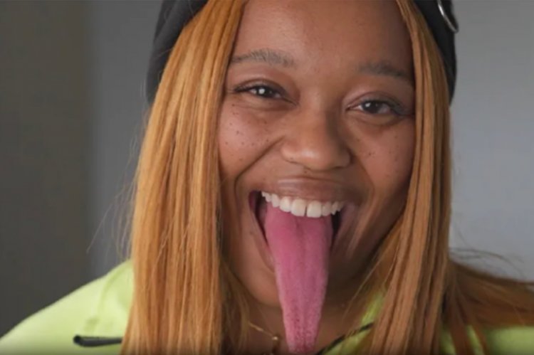 Ibidanzwe wamenya  ku mugore ufite agahigo ko kugira ururimi rurerure ku Isi