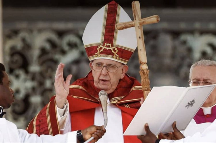 Yigeze gucunga umutekano mu kabari! Menya amateka ya Papa Francis I witabye Imana