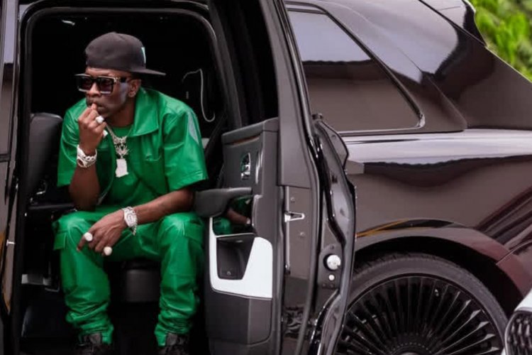 Imodoka ya Shatta Wale yafatiriwe