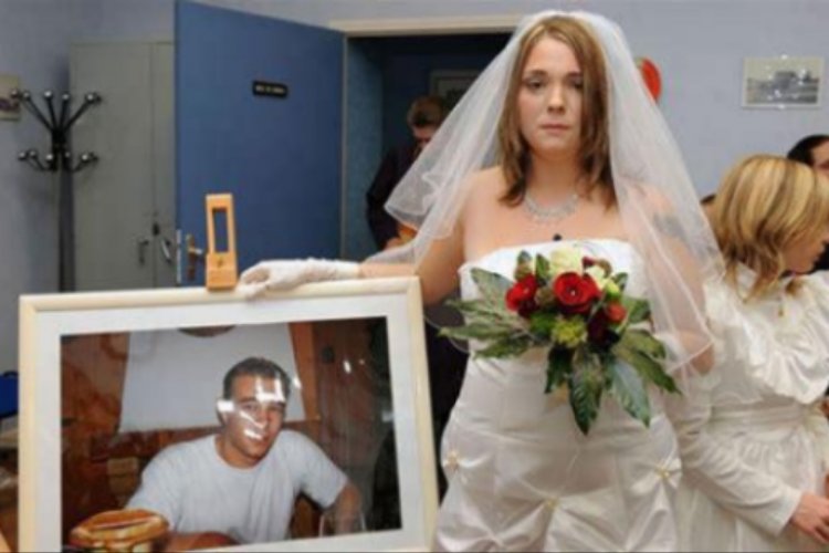 Wari uzi ko mu Bufaransa umuntu yemerewe gushyingiranwa n'uwapfuye?