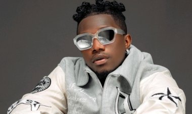 Rayvanny arimo kwikomanga ku gatuza kubera indirimbo ye