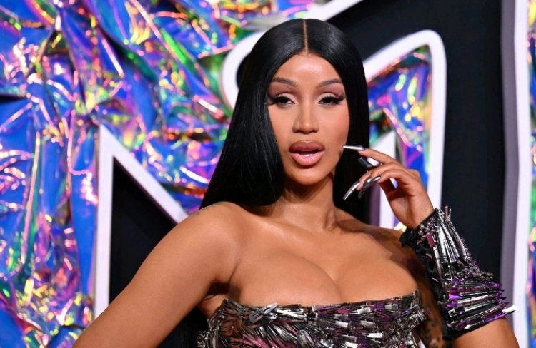 Cardi B yikomye abahanzi banenga Grammy Awards