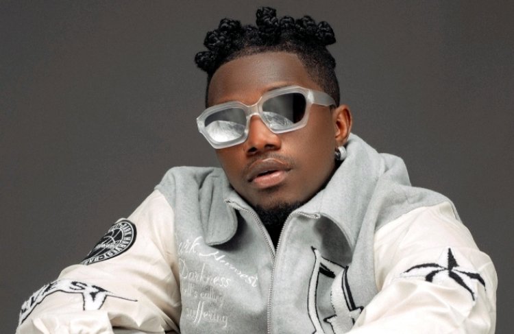 Rayvanny arimo kwikomanga ku gatuza kubera indirimbo ye