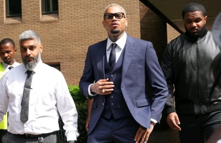 Kera kabaye Chris Brown yemerewe gusubira muri Amerika