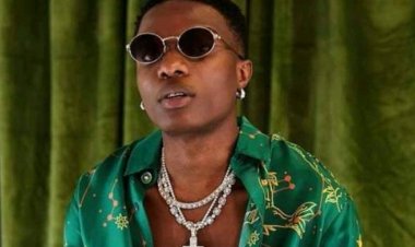 Wizkid arimo guterwa imijugujugu ku mbuga nkoranyambaga 