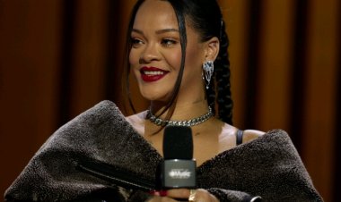 Rihanna akomeje guteza impaka ku mbuga nkoranyambaga