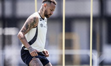 Neymar yaciye amarenga yo gusezera ruhago