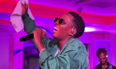 Azawi yishongoye ku bahanzi bo mu kiragano cye muri Uganda